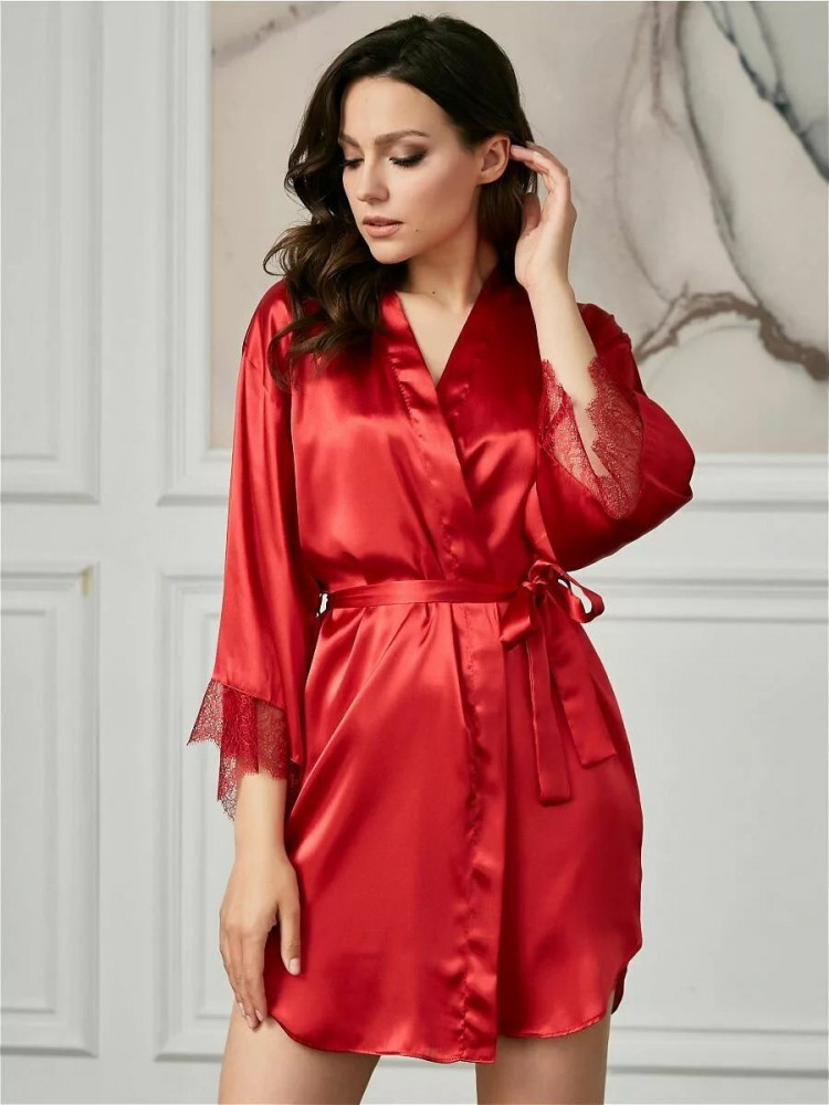 Короткий пеньюар с кружевной отделкой 